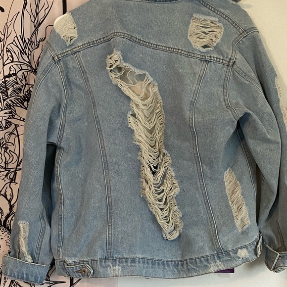 Destroyed jean jacket - Picture 3 of 3